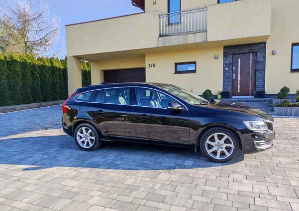 Volvo V60 cena 40590 przebieg: 221300, rok produkcji 2014 z Kraków małe 106